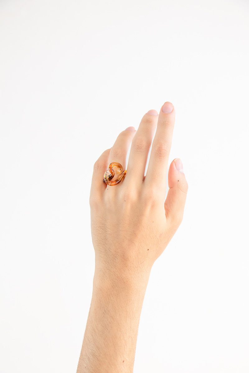 Set of SALVÁREA interconnection rings featuring amber accents, showcasing the unique design and craftsmanship of the jewelry.