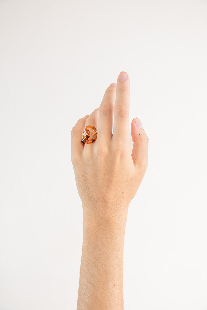 Set of three amber interconnection rings by SALVÁREA, featuring smooth, polished jewelry rings with intricate designs.