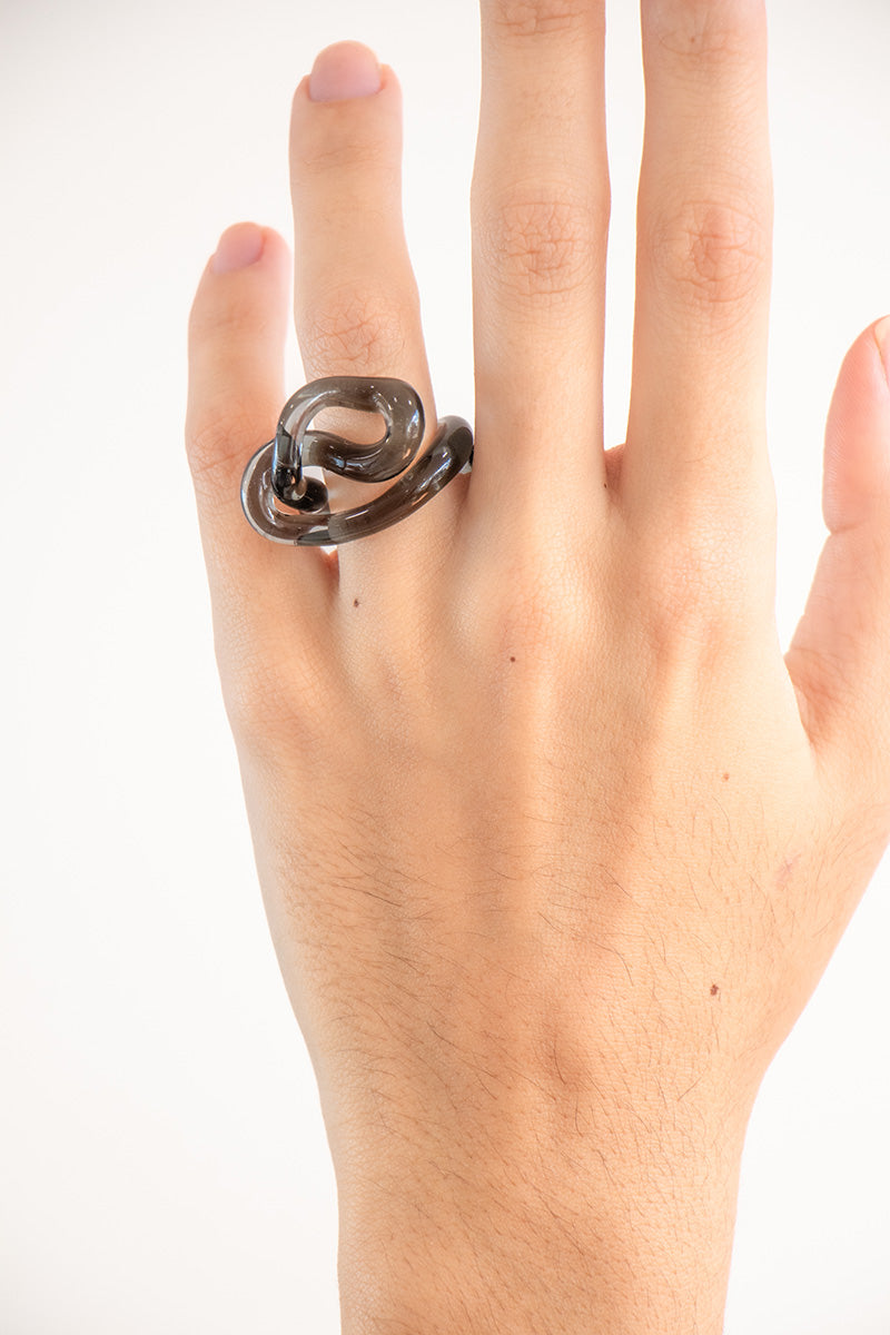 Set of SALVÁREA interconnection rings in smoky gray, showcasing multiple interconnected rings on a neutral background.