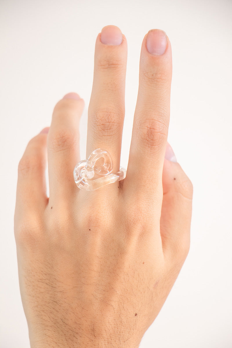 Set of transparent interconnection rings from SALVÁREA, showcasing a versatile jewelry accessory with interconnected design.
