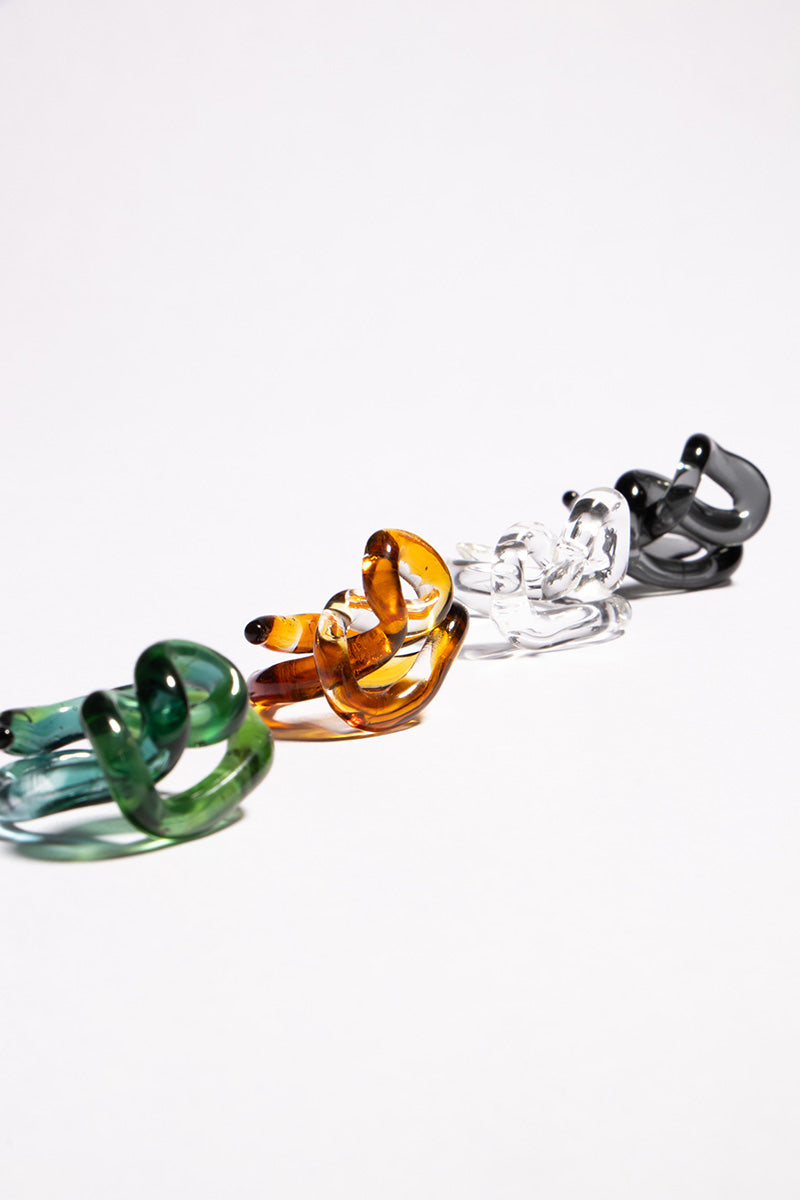 Set of green interconnection rings from SALVÁREA, showcasing interconnected rings on a neutral background.