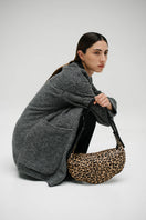 ISIDORA MALVA Amalfi shoulder bag in animal print with leopard pattern, stylish and spacious for everyday use.