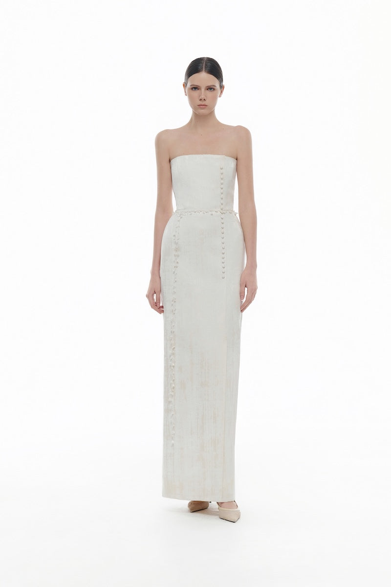 WHITE STRAPLESS CREPE DRESS WITH DEEP SLIT | CULT MIA | Sudi Etuz WHITE STRAPLESS CREPE DRESS WITH DEEP SLIT | CULT MIA | Sudi Etuz