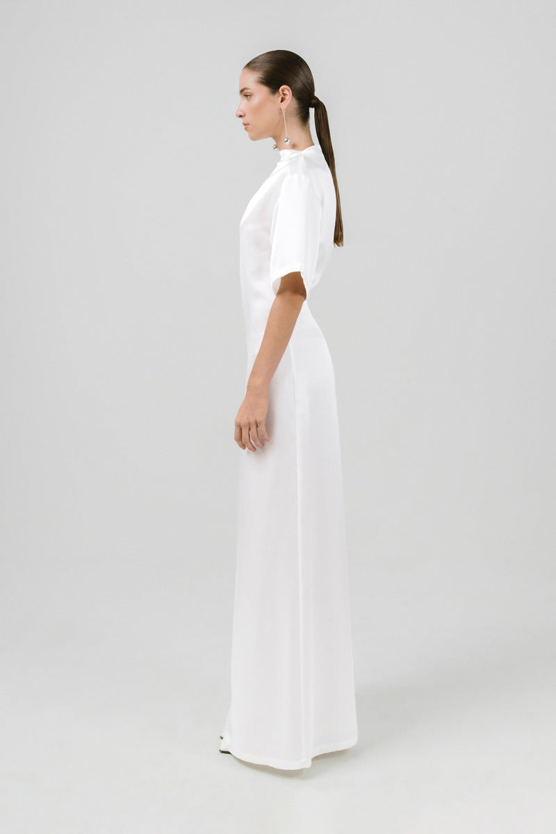 White Izakova gabrijela T-shirt maxi dress displayed on a model, showcasing a casual and comfortable summer outfit.