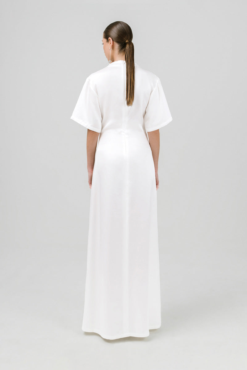 White Izakova gabrijela T-shirt dress, a stylish maxi dress with a relaxed fit and casual design, perfect for everyday wear.