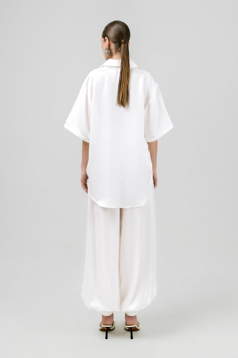 Izakova MAREA pants, stylish and comfortable casual pants with a tailored fit, shown in a neutral fabric color.