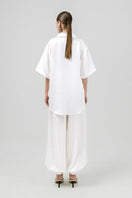 Izakova MAREA pants in stylish fabric with a relaxed fit, featuring a modern design and subtle detailing.