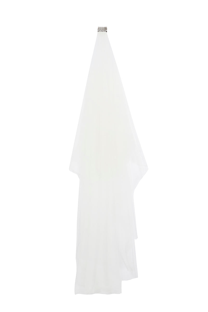 Bridal short veil by JC Pajares with delicate lace edge, perfect for wedding hair accessories and bridal hairstyles.