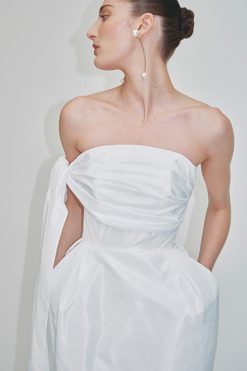 Elegant tulip dress in double taffeta by JC Pajares, featuring a flowing maxi dress design for a sophisticated bridal look.