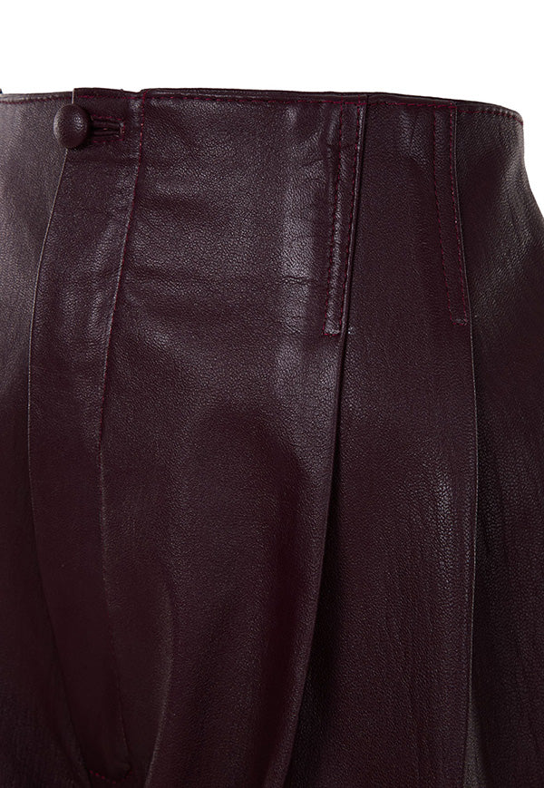 Japanese leather pants in wine red by MAZ Manuela Álvarez, featuring a sleek fit and smooth leather texture.