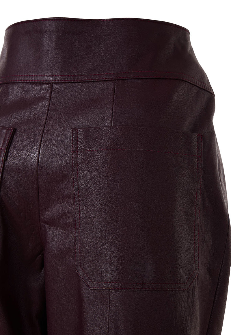 Japanese leather pants in wine red from MAZ Manuela Álvarez, showcasing sleek fit and smooth leather texture.