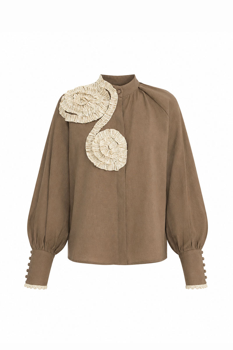 Maylé Vásquez Juntas shirt in camel color, casual long-sleeve shirt with a relaxed fit and button-down front.