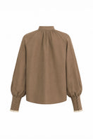 Maylé Vásquez Juntas shirt in camel color, featuring a stylish, fitted design with long sleeves and a classic collar.
