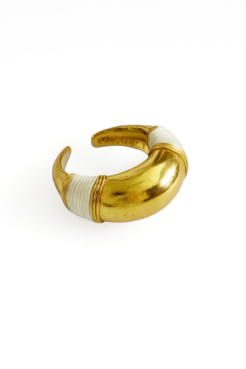 خاتم كايا باللون الأبيض