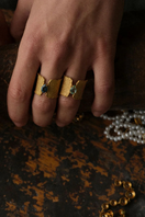 Peracas Kelly London blue ring featuring a sleek band and vibrant blue gemstone, stylish jewelry accessory.