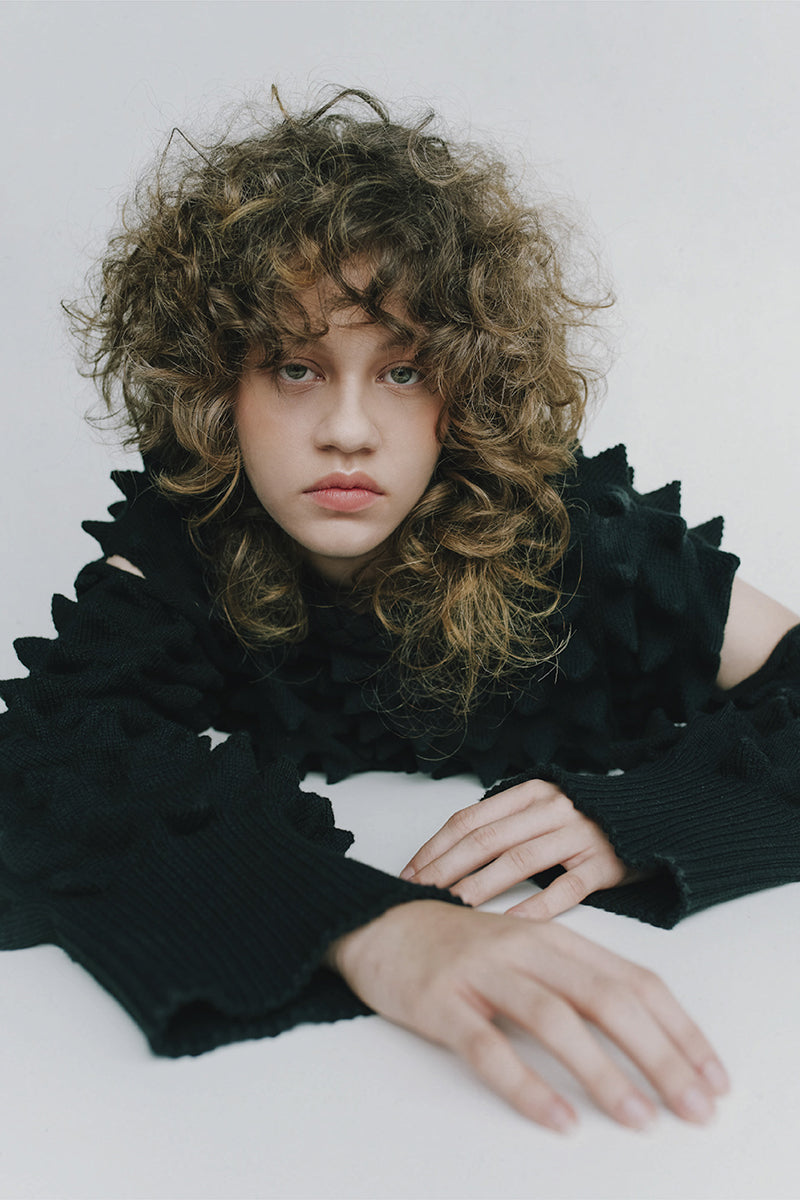 Knitted Peaks sweater by MAZ Manuela Álvarez featuring a cozy, textured knit design in neutral tones.