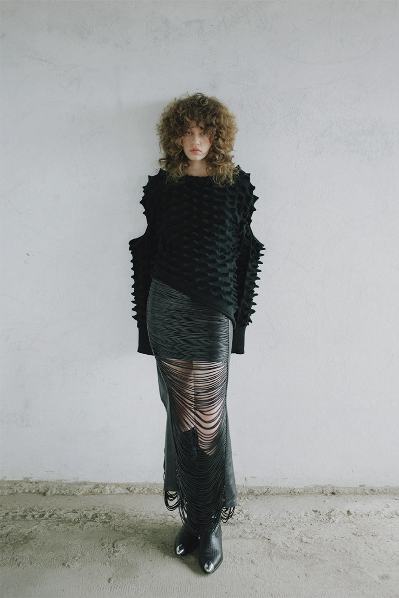 Cream knitted Peaks sweater by MAZ Manuela Álvarez featuring a cozy, textured design and ribbed cuffs.