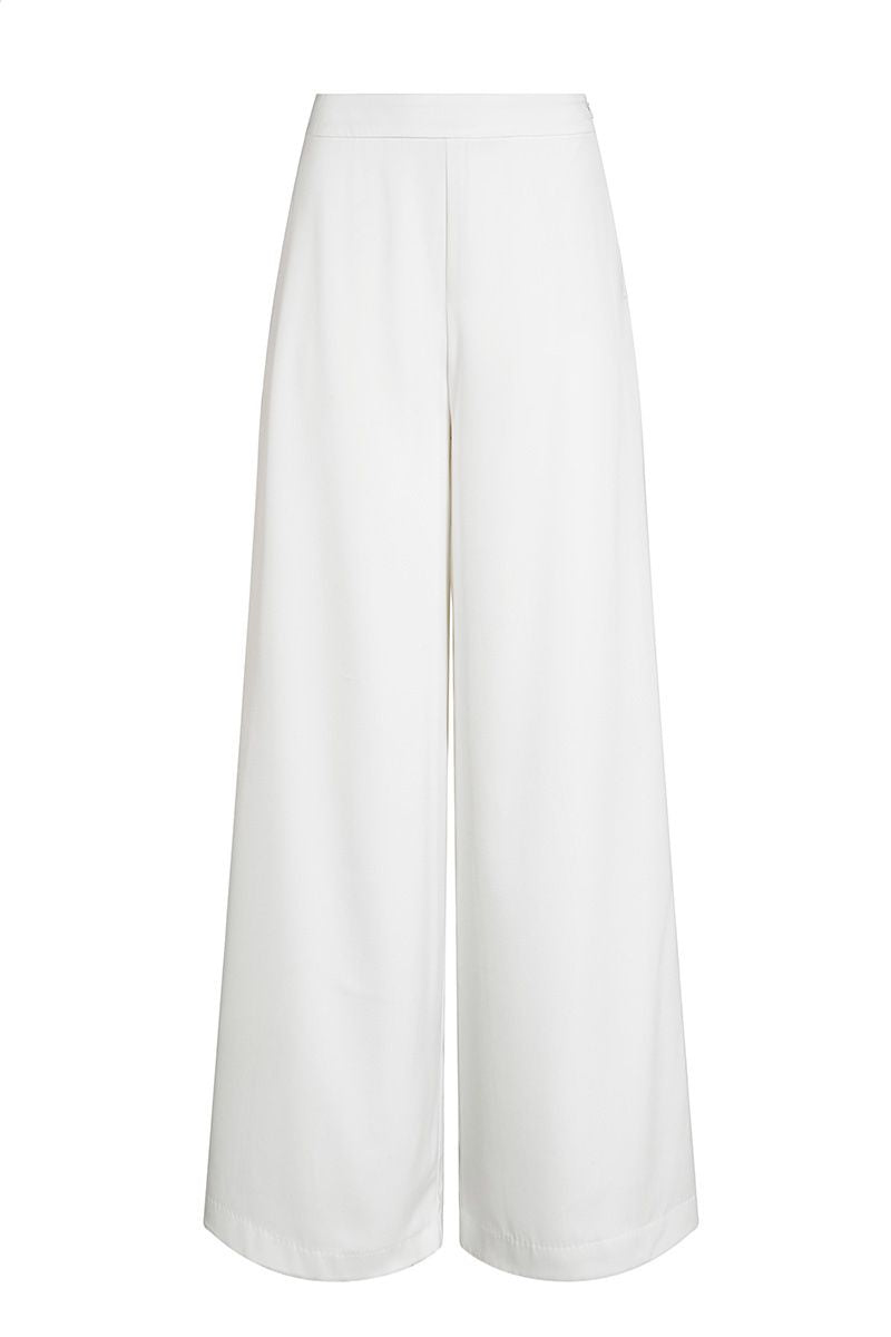 KASTRID white pants by Khanum's, showcasing a stylish fit and smooth fabric, detailed view of the casual and elegant design.