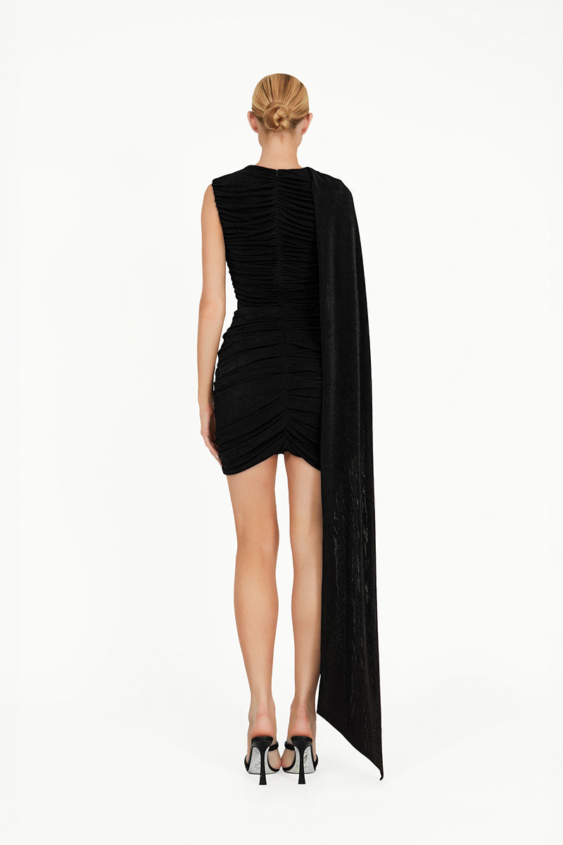 KEMMIYE black mini dress by Khanum's, featuring a stylish fit and sleeveless design, shown on a model.