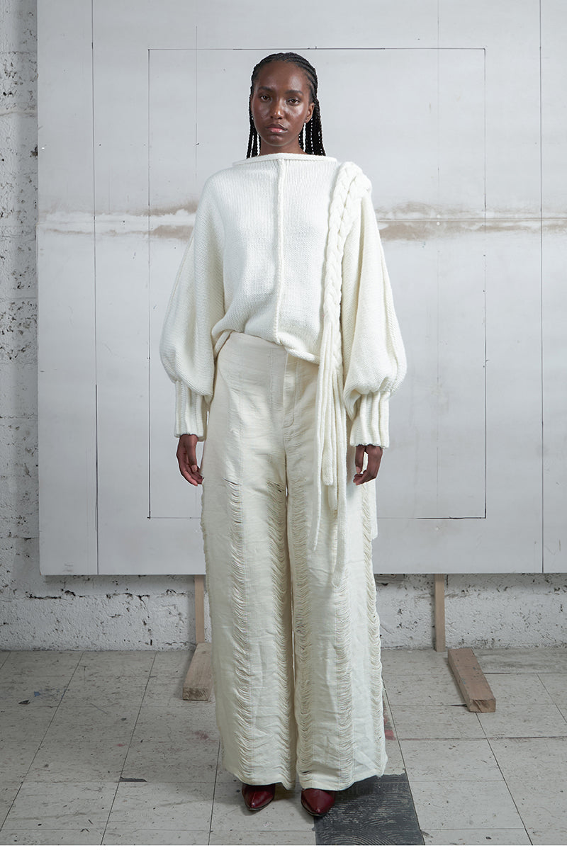 Ivory knitted sweater with long braids from MAZ Manuela Álvarez, cozy and stylish long-sleeve sweater for women.