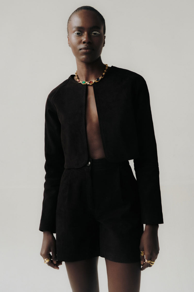 ZUT Kyoto short in chocolate color, casual shorts made from lightweight fabric, featuring a relaxed fit and stylish design.