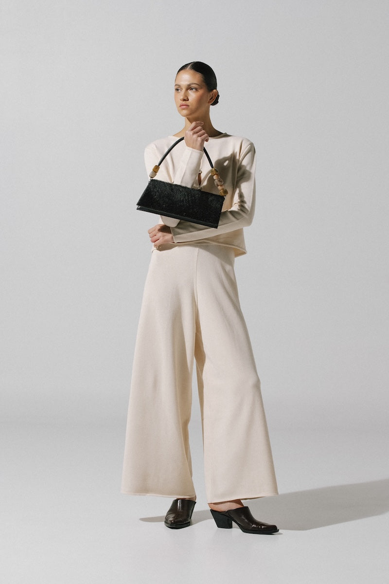 Baobab Kyoto pants in white cream, casual wide-leg trousers with a relaxed fit and soft fabric, perfect for everyday wear.