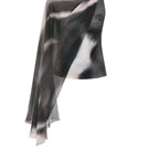 Black printed Lary blouse by Tinta Latina, stylish women’s top with a vibrant pattern and relaxed fit.