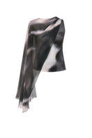 Black printed Lary blouse by Tinta Latina, stylish women’s top with a vibrant pattern and relaxed fit.