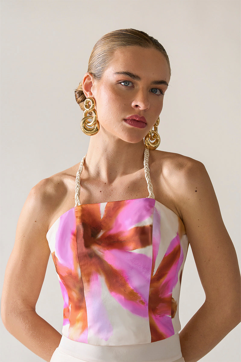 TINTA LATINA floral LETTI TOP in vibrant fabric, featuring a stylish sleeveless design and feminine floral pattern.