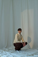 Lorena Saravia Catalina blouse, a stylish women’s top in soft fabric with a relaxed fit and elegant design.