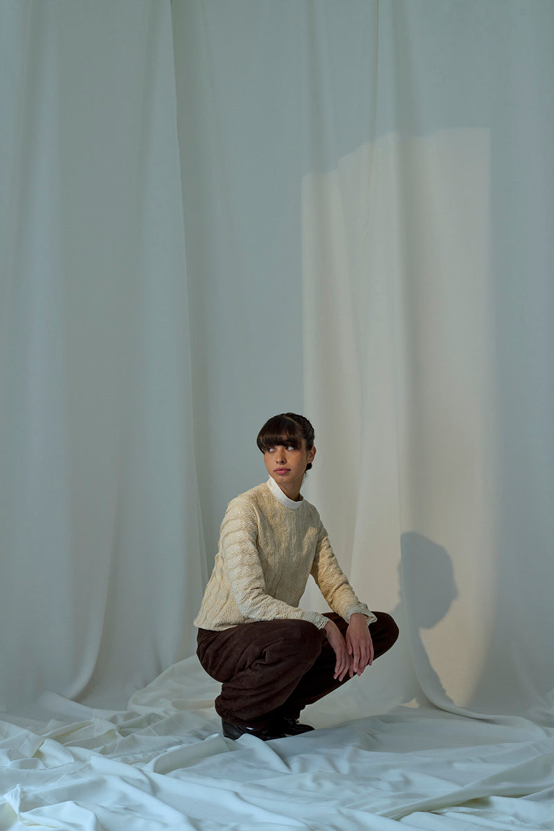 Lorena Saravia Catalina blouse, a stylish women’s top in soft fabric with a relaxed fit and elegant design.