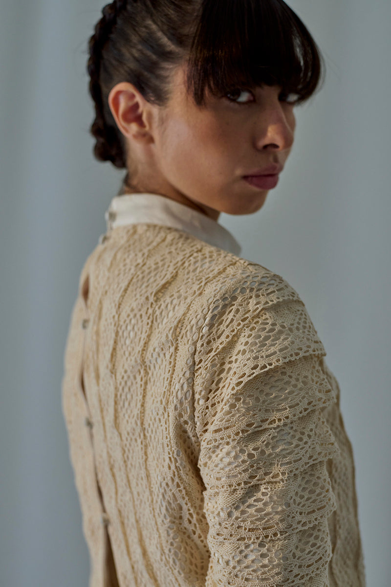 Lorena Saravia Catalina blouse in soft fabric, featuring a stylish design with long sleeves and a relaxed fit.