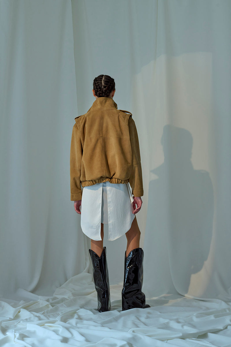 Lorena Saravia Katy suede jacket, stylish women's outerwear in soft suede with a fitted design and classic collar.