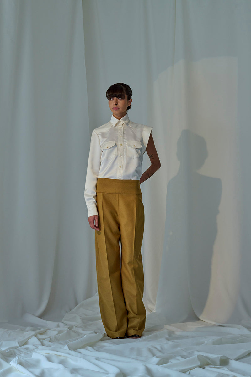 Lorena Saravia Isabela blouse featuring lightweight fabric, stylish neckline, and elegant design, perfect for casual or dressy occasions.