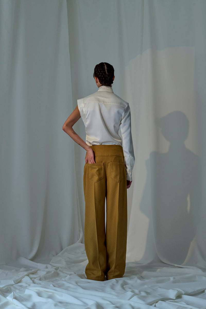 Lorena Saravia Isabela blouse, stylish shirt with intricate details, shown in the product image.