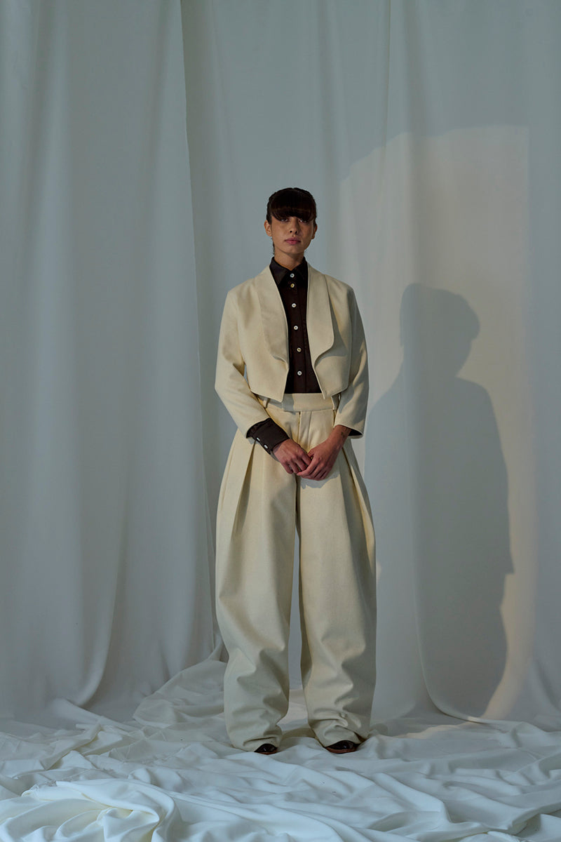 Lorena Saravia ALEX wool pants in neutral fabric, featuring a tailored fit and classic design, displayed on a mannequin.
