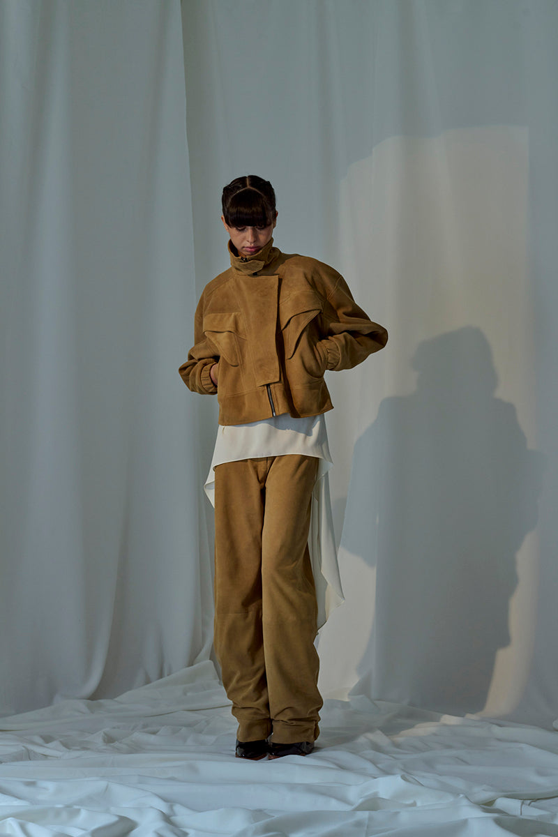 Lorena Saravia Julia suede pants in a soft beige color, featuring a relaxed fit and stylish design.