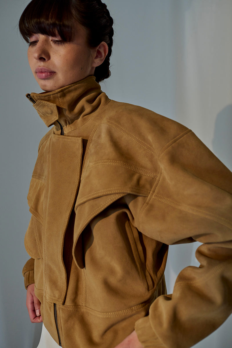 Lorena Saravia Julia suede jacket in tan with classic collar and button closure, stylish and soft suede material.