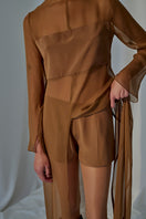 Lorena Saravia Tina Short in light fabric, casual style with a relaxed fit, shown in a neutral setting.