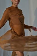 Lorena Saravia Tina Short in beige fabric, showcasing a casual fit with side pockets and a high-rise waist.