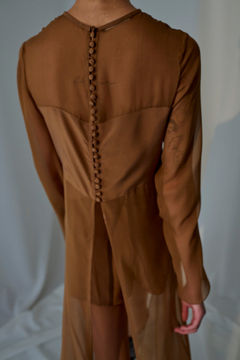Lorena Saravia Tina Blouse, stylish shirt with a flattering fit, featuring elegant fabric and detailed stitching.