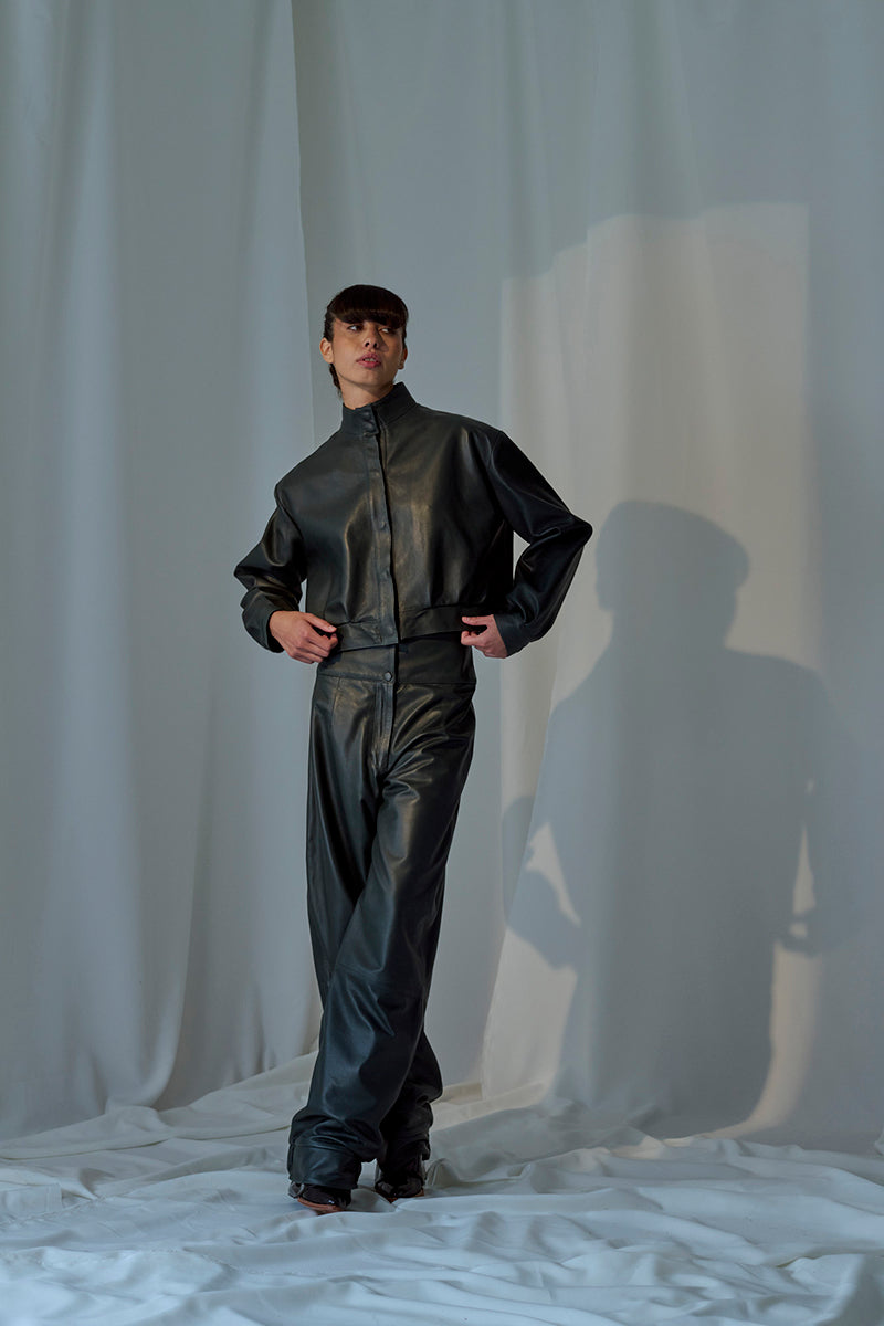 Lorena Saravia Julia jacket in stylish design, featuring a tailored fit and modern details, displayed on a hanger.