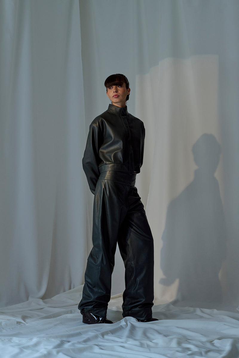 Lorena Saravia Julia Pants in a stylish design, featuring a tailored fit and versatile look, shown in the image.