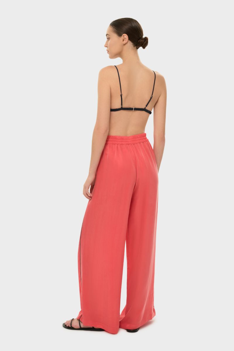 niLuu AQUAFLORA lounge pants in coral, stylish and comfortable pants with a relaxed fit, shown on a model.