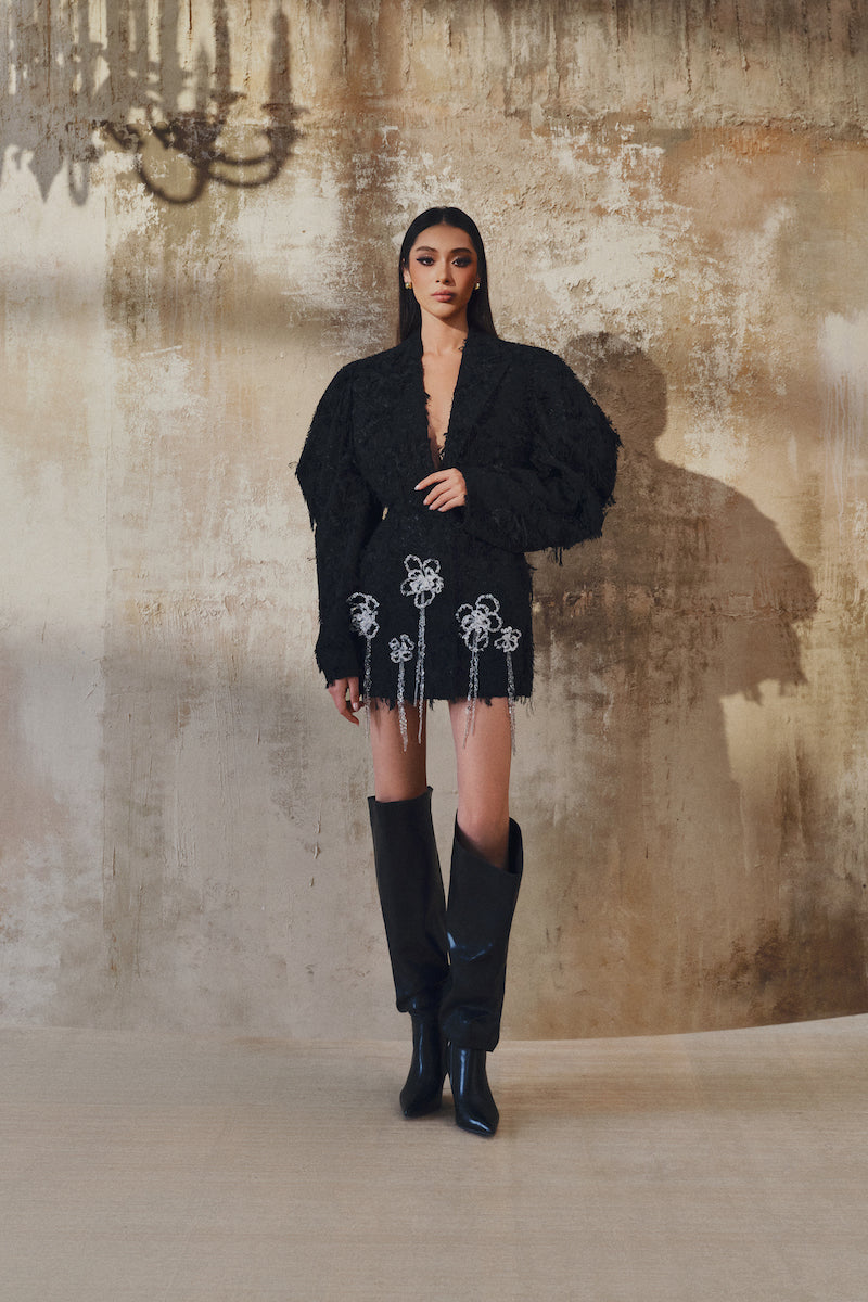 L'SCARLETT long-sleeve mini blazer dress in black, featuring a tailored fit and classic lapel collar, perfect for chic occasions.