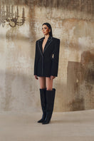 L'SCARLETT long sleeves mini blazer dress in black, featuring a tailored fit and classic lapel collar, on a model.