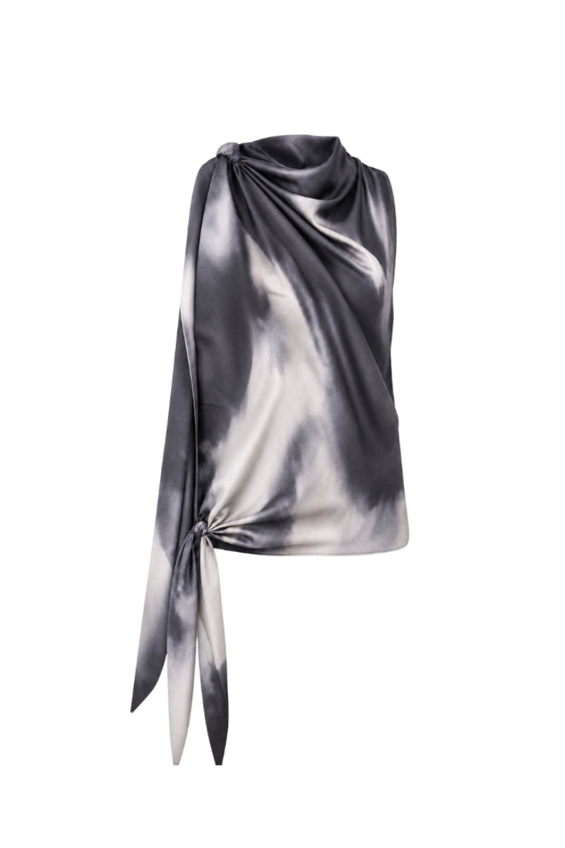 Black printed Lumara blouse by Tinta Latina, stylish top with vibrant pattern and lightweight fabric.