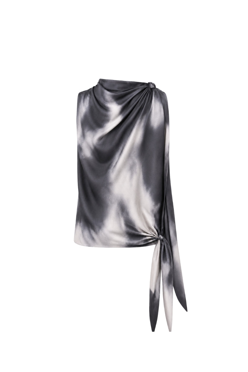 Black print Lumara blouse by Tinta Latina, stylish women's top featuring floral design and lightweight fabric.