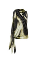 Green print Lumara blouse by Tinta Latina, featuring a stylish top with vibrant pattern and relaxed fit.