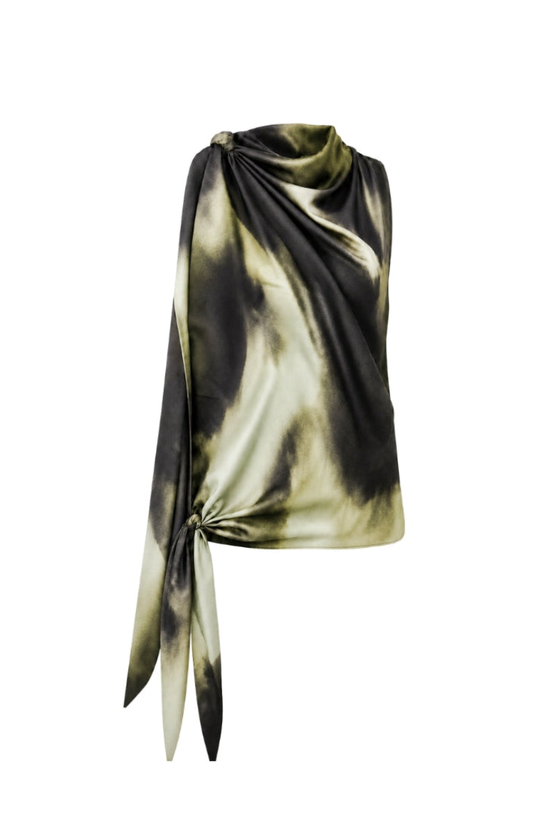 Green print Lumara blouse by Tinta Latina, featuring a stylish top with vibrant pattern and relaxed fit.